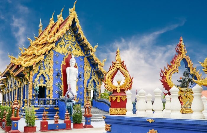 Le Temple Bleu Wat Rong Suea Ten