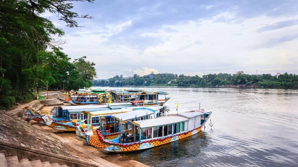 Hue Folk Songs by Boat on the Perfume River