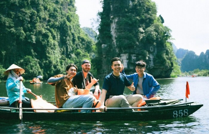 Promenade en barque à Trang An