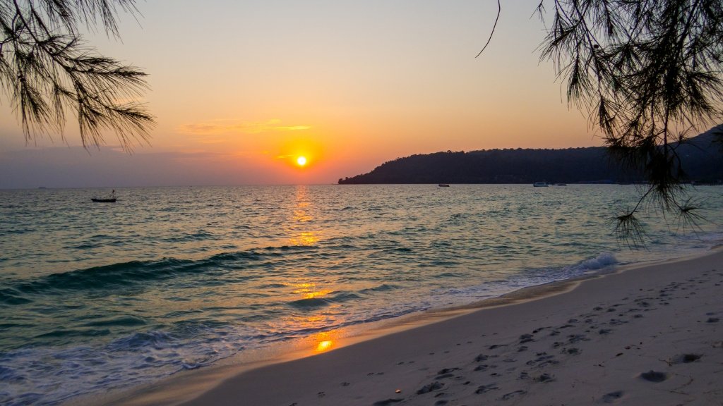 Choose the best time to visit Koh Rong