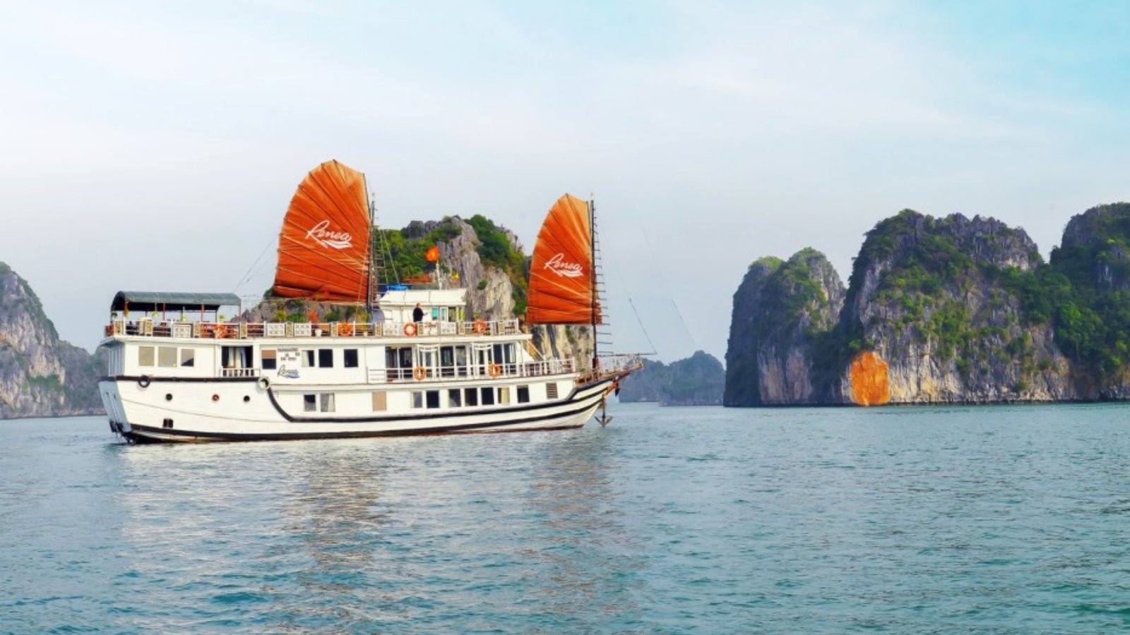 Renea Cruise Ha Long