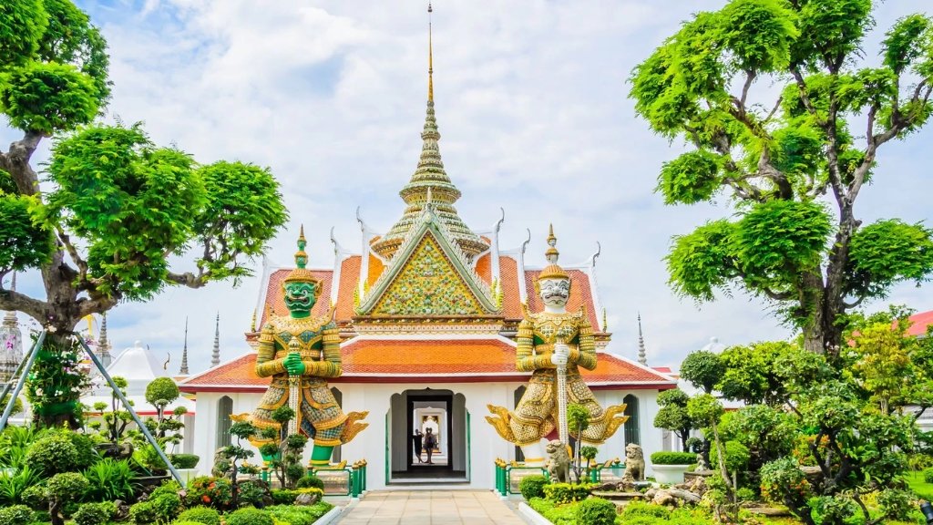 Giant Yaksha Statues