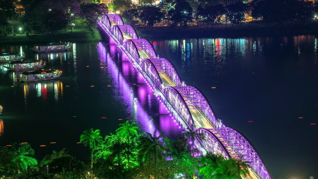Trang Tien Bridge at night